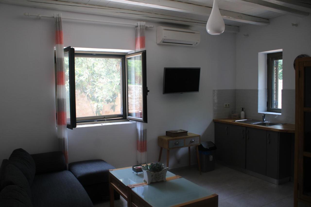 קרדמילי Magnificent, Authentic Private Villa And The Guest House מראה חיצוני תמונה